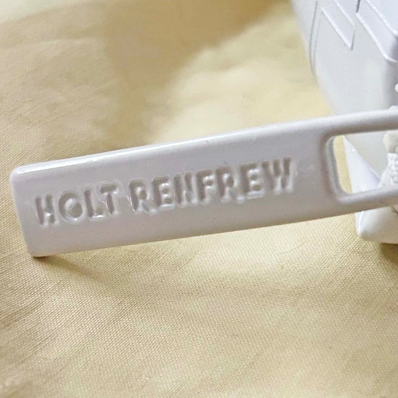 6 EYE PENCILS, 6 LIPSTICKS AND HOLT RENFREW COSMETIC BAG, YVES ROCHER, AVON, ETC - Picture 1 of 16